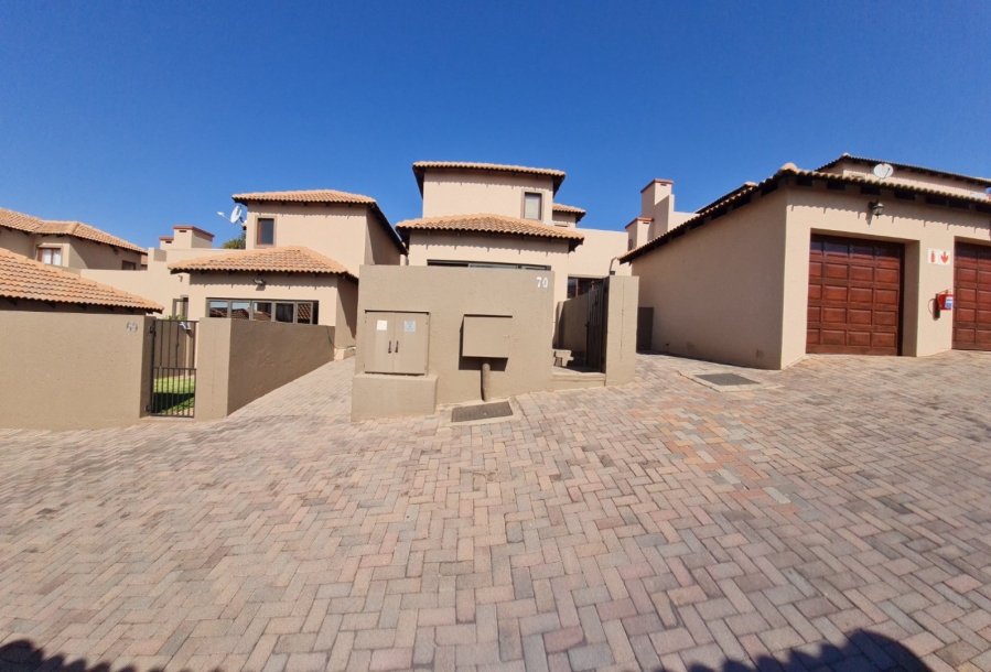 2 Bedroom Property for Sale in Noordheuwel Gauteng