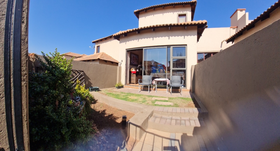 2 Bedroom Property for Sale in Noordheuwel Gauteng