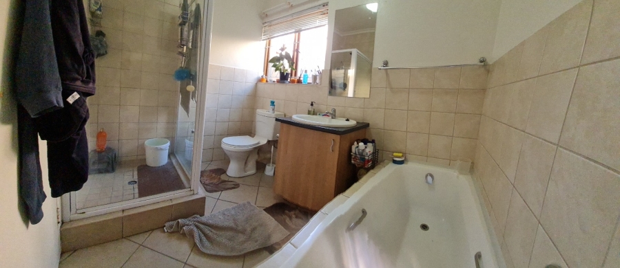 2 Bedroom Property for Sale in Noordheuwel Gauteng