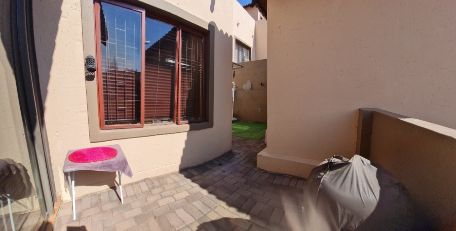 2 Bedroom Property for Sale in Noordheuwel Gauteng