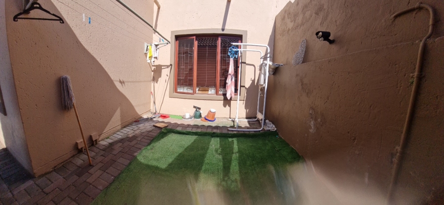 2 Bedroom Property for Sale in Noordheuwel Gauteng