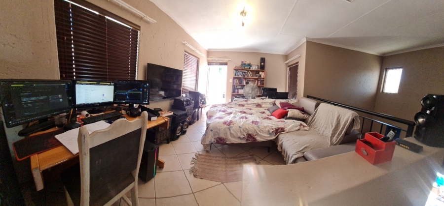 2 Bedroom Property for Sale in Noordheuwel Gauteng