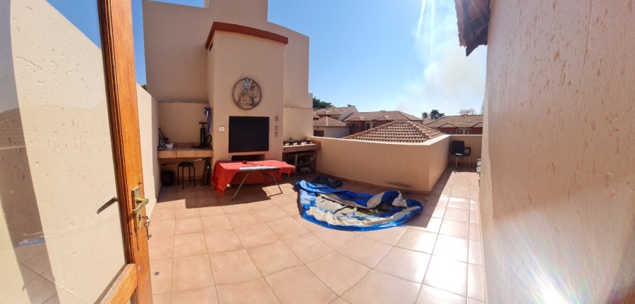 2 Bedroom Property for Sale in Noordheuwel Gauteng
