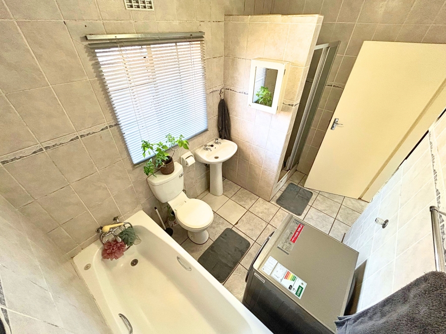 2 Bedroom Property for Sale in The Reeds Gauteng