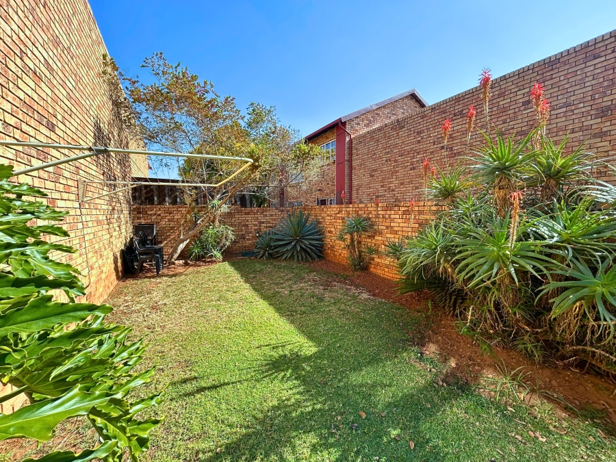 2 Bedroom Property for Sale in The Reeds Gauteng