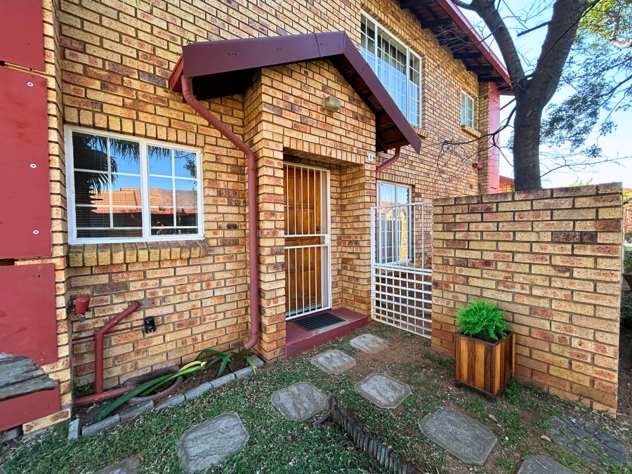 2 Bedroom Property for Sale in The Reeds Gauteng