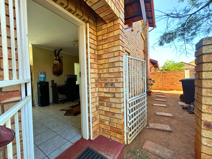 2 Bedroom Property for Sale in The Reeds Gauteng