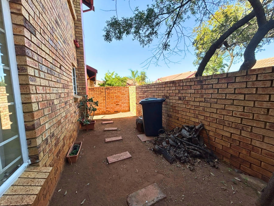 2 Bedroom Property for Sale in The Reeds Gauteng