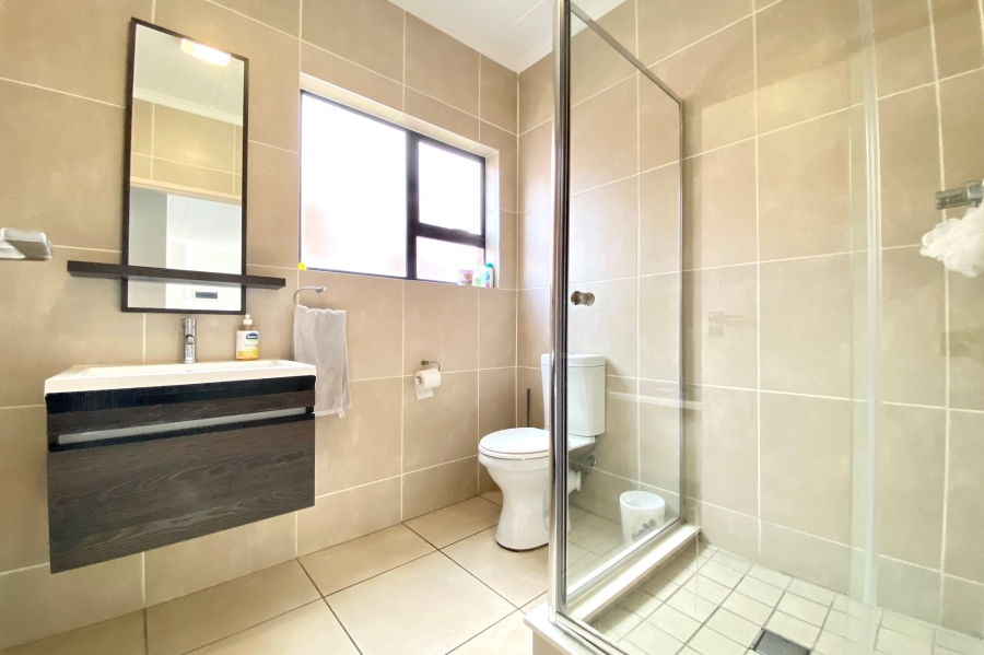 3 Bedroom Property for Sale in Greenstone Hill Gauteng