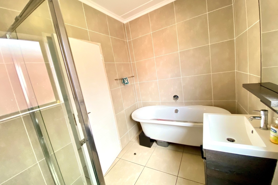 3 Bedroom Property for Sale in Greenstone Hill Gauteng