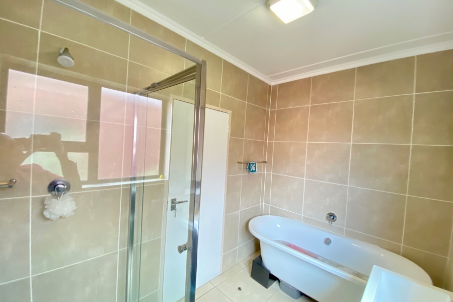 3 Bedroom Property for Sale in Greenstone Hill Gauteng
