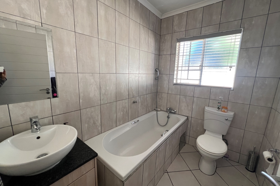 3 Bedroom Property for Sale in Heuwelsig Estate Gauteng
