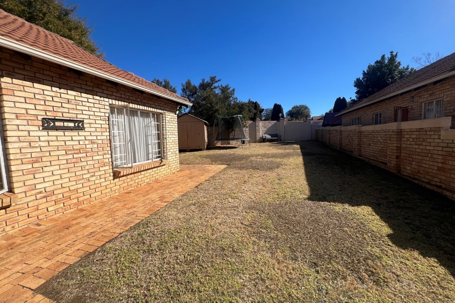 3 Bedroom Property for Sale in Heuwelsig Estate Gauteng