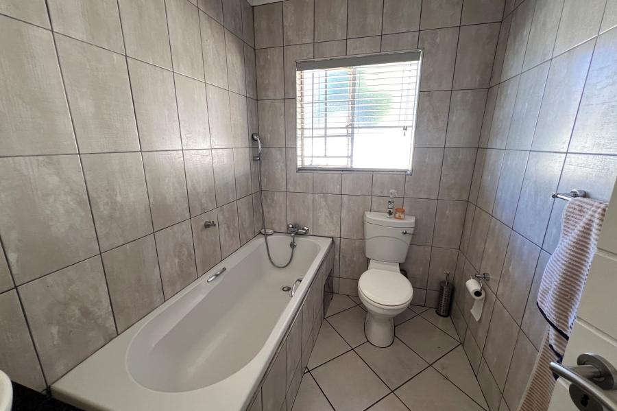 3 Bedroom Property for Sale in Heuwelsig Estate Gauteng