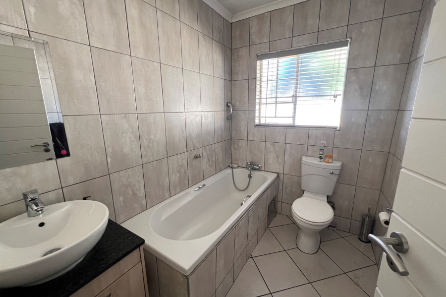 3 Bedroom Property for Sale in Heuwelsig Estate Gauteng