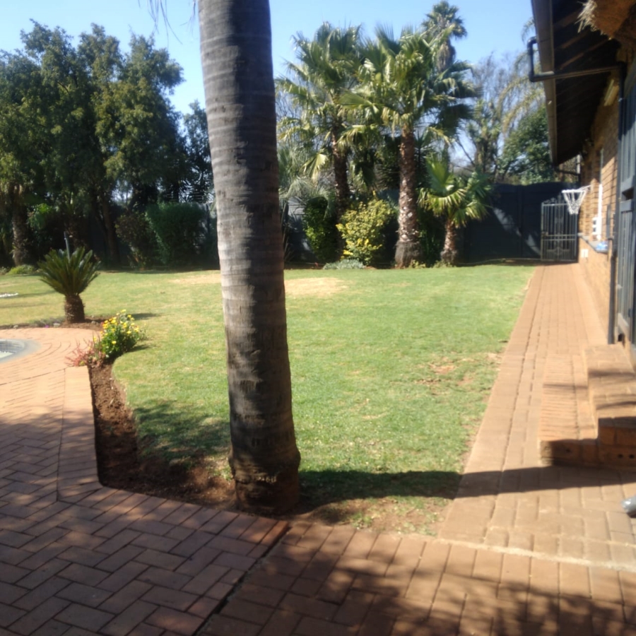 4 Bedroom Property for Sale in Kenleaf Gauteng