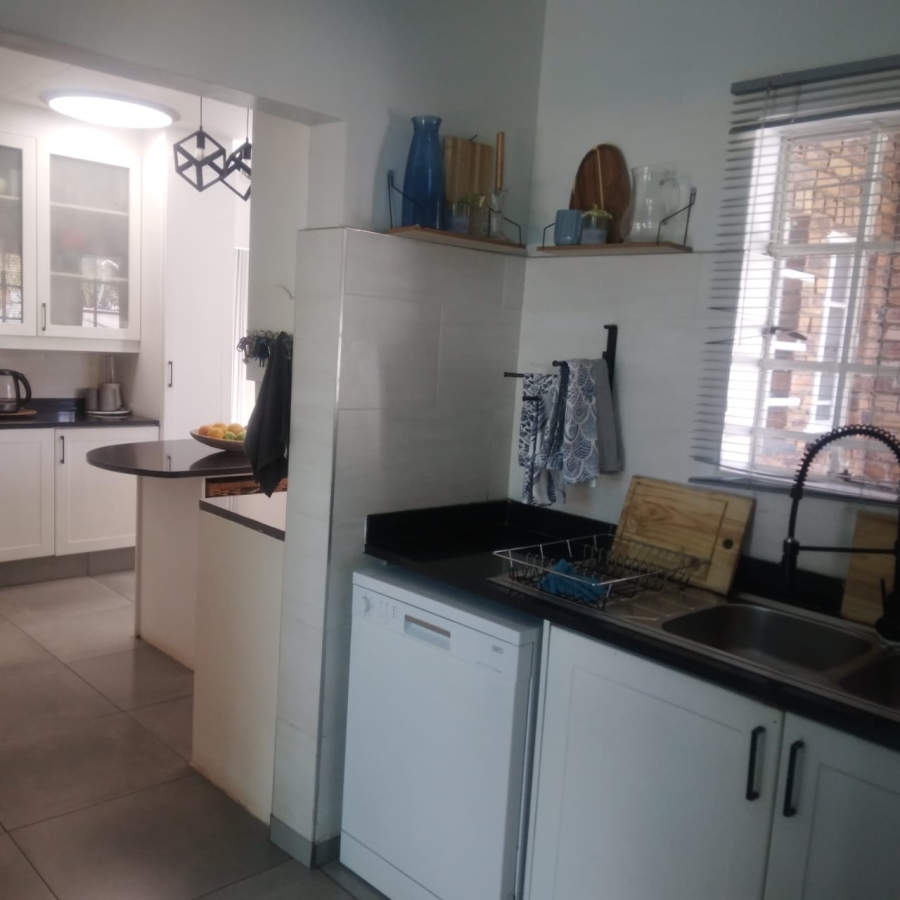 4 Bedroom Property for Sale in Kenleaf Gauteng