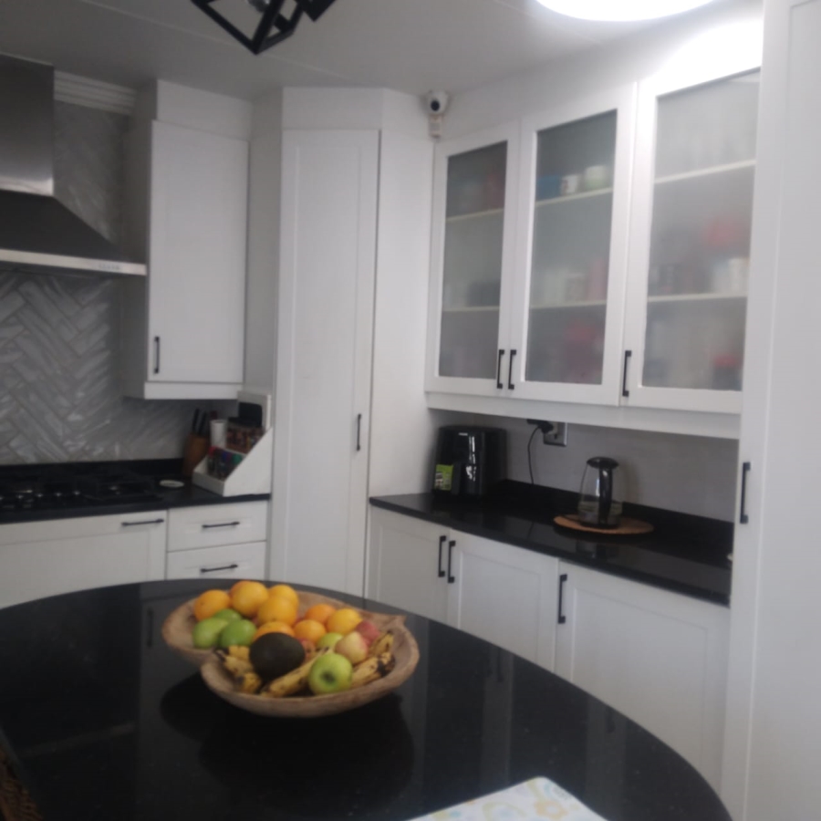 4 Bedroom Property for Sale in Kenleaf Gauteng