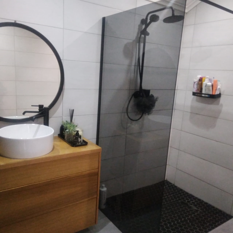 4 Bedroom Property for Sale in Kenleaf Gauteng