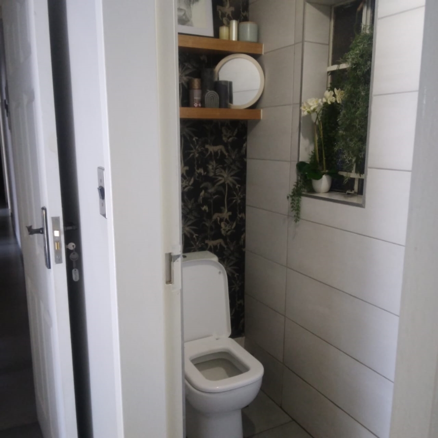 4 Bedroom Property for Sale in Kenleaf Gauteng