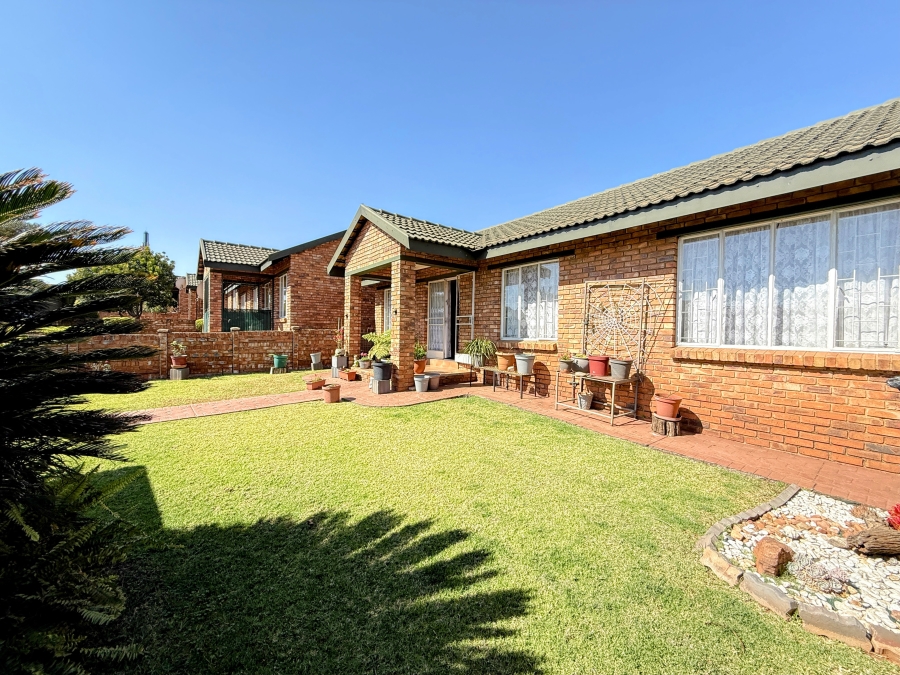 3 Bedroom Property for Sale in East Lynne Gauteng
