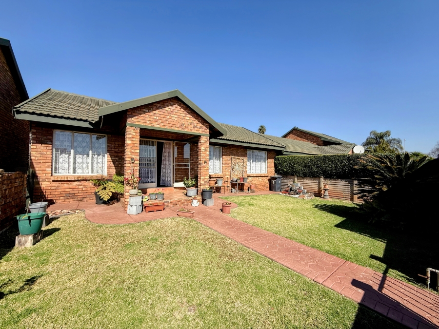 3 Bedroom Property for Sale in East Lynne Gauteng