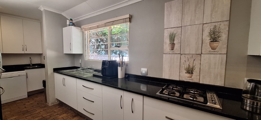 3 Bedroom Property for Sale in Faerie Glen Gauteng