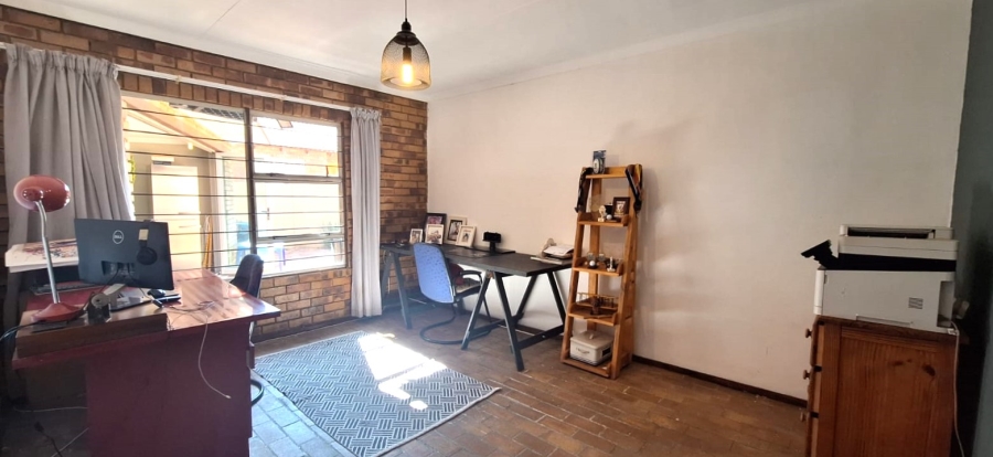3 Bedroom Property for Sale in Faerie Glen Gauteng