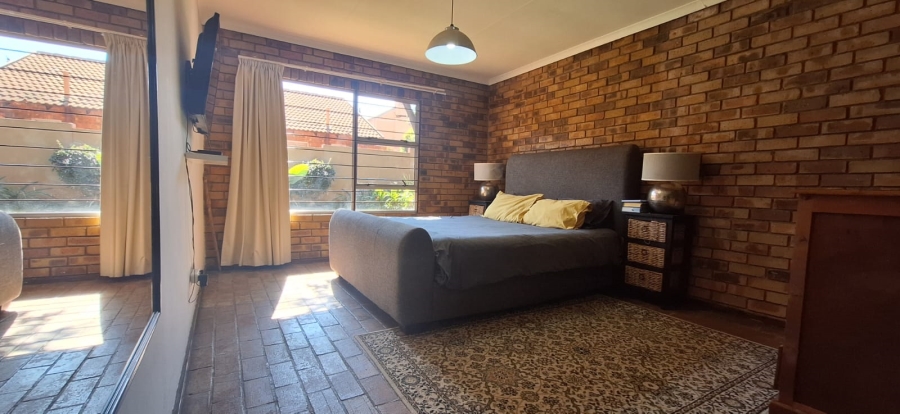 3 Bedroom Property for Sale in Faerie Glen Gauteng