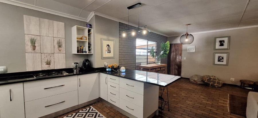 3 Bedroom Property for Sale in Faerie Glen Gauteng