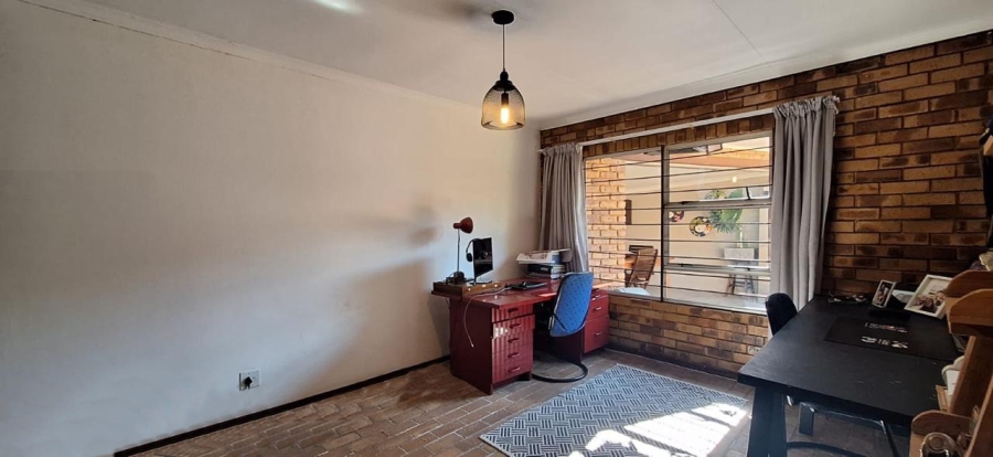 3 Bedroom Property for Sale in Faerie Glen Gauteng