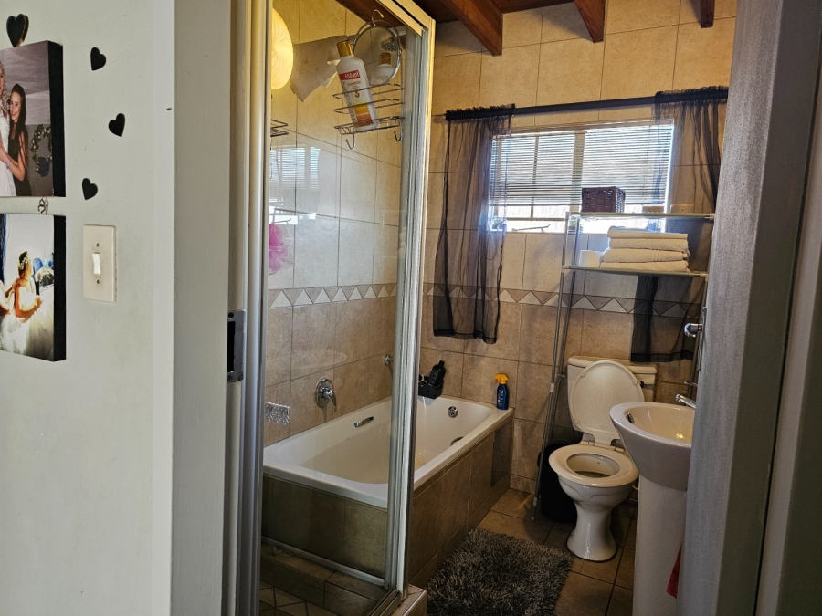 3 Bedroom Property for Sale in Zwartkop Gauteng