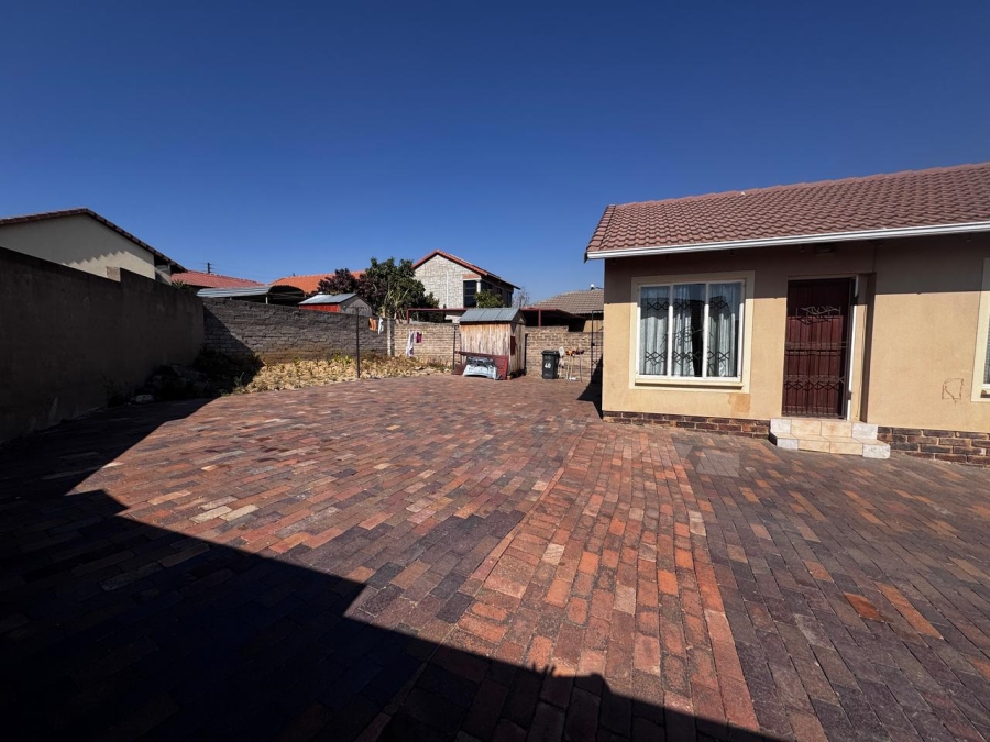 2 Bedroom Property for Sale in Cosmo City Gauteng