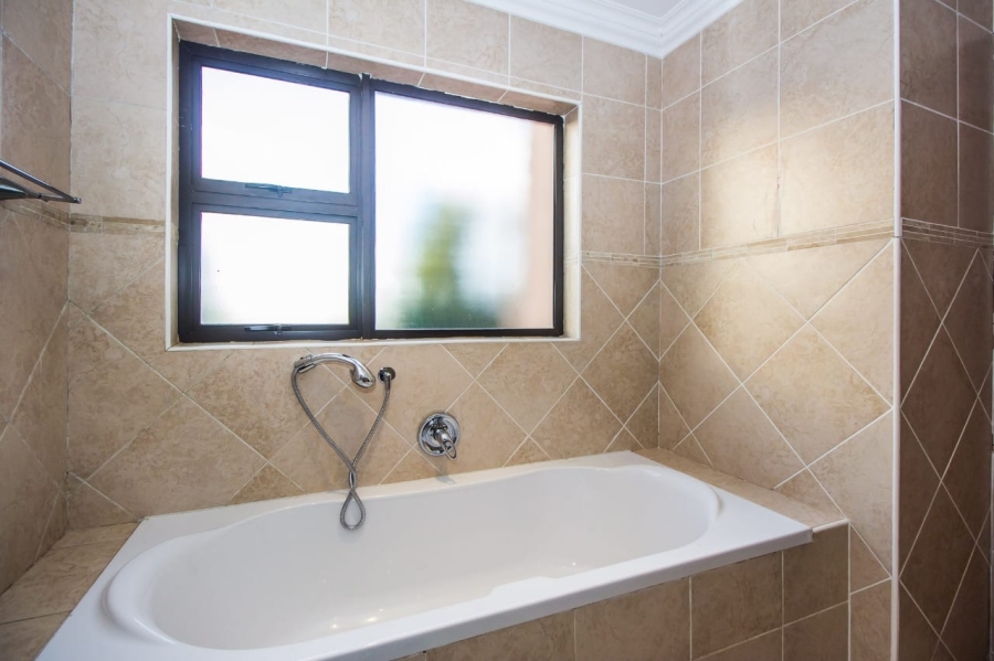 4 Bedroom Property for Sale in The Wilds Gauteng