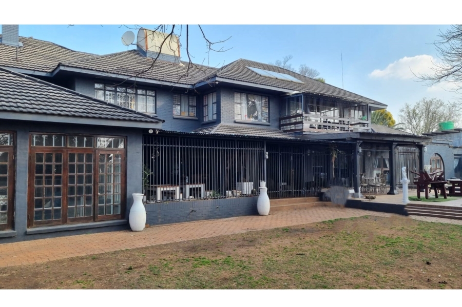 13 Bedroom Property for Sale in Petersfield Gauteng
