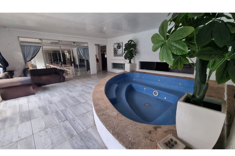 13 Bedroom Property for Sale in Petersfield Gauteng