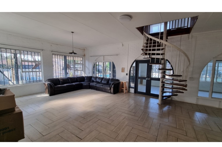 13 Bedroom Property for Sale in Petersfield Gauteng
