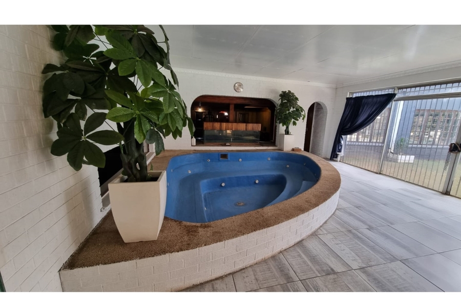 13 Bedroom Property for Sale in Petersfield Gauteng