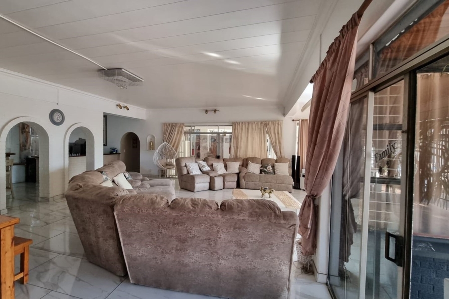 13 Bedroom Property for Sale in Petersfield Gauteng