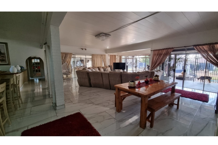 13 Bedroom Property for Sale in Petersfield Gauteng