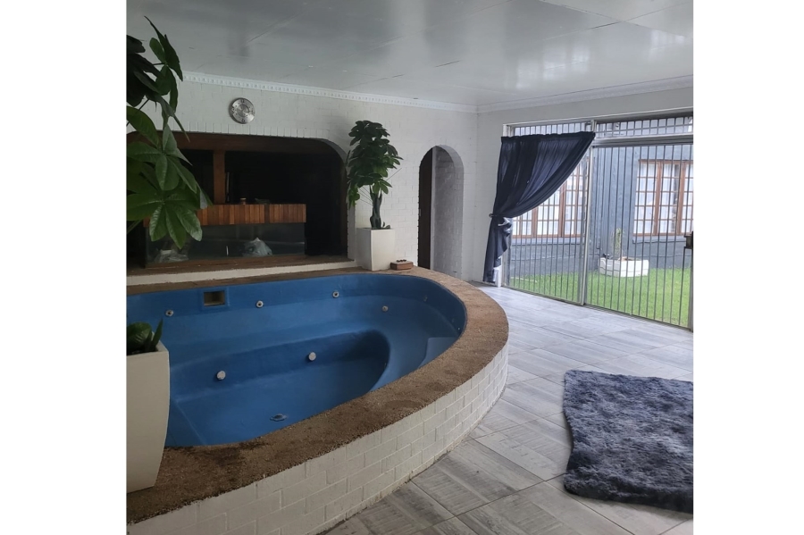 13 Bedroom Property for Sale in Petersfield Gauteng