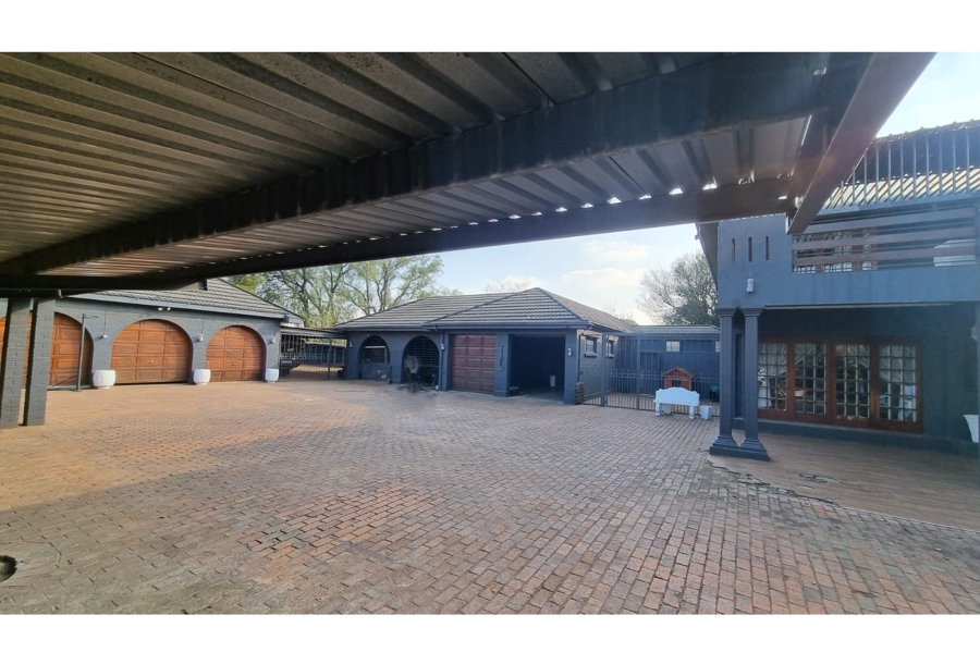 13 Bedroom Property for Sale in Petersfield Gauteng