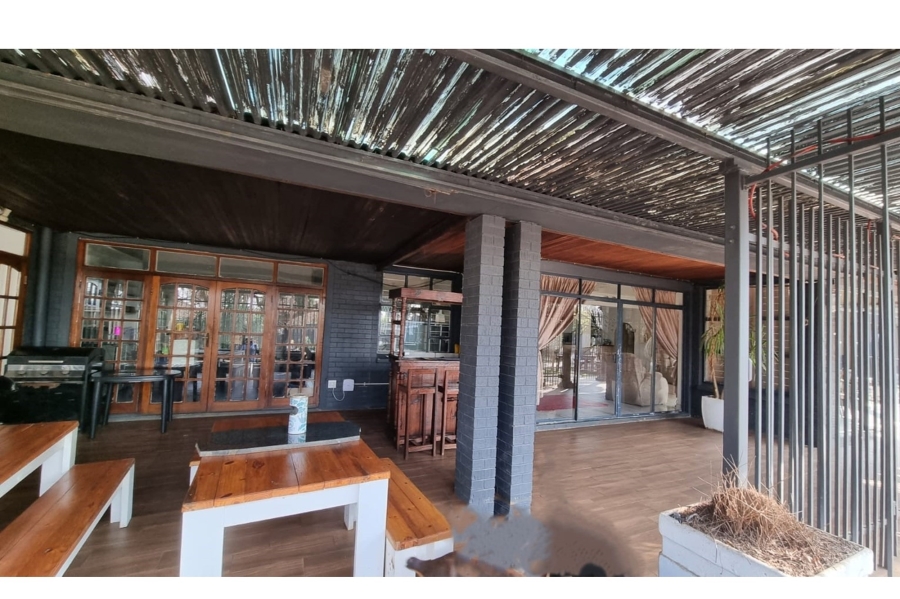 13 Bedroom Property for Sale in Petersfield Gauteng