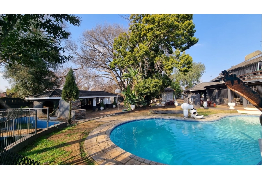 13 Bedroom Property for Sale in Petersfield Gauteng