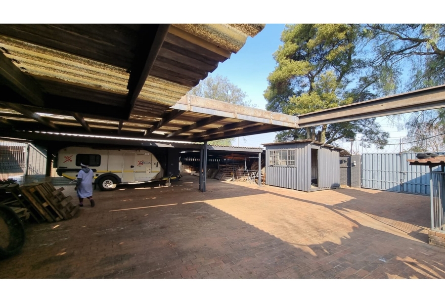 13 Bedroom Property for Sale in Petersfield Gauteng