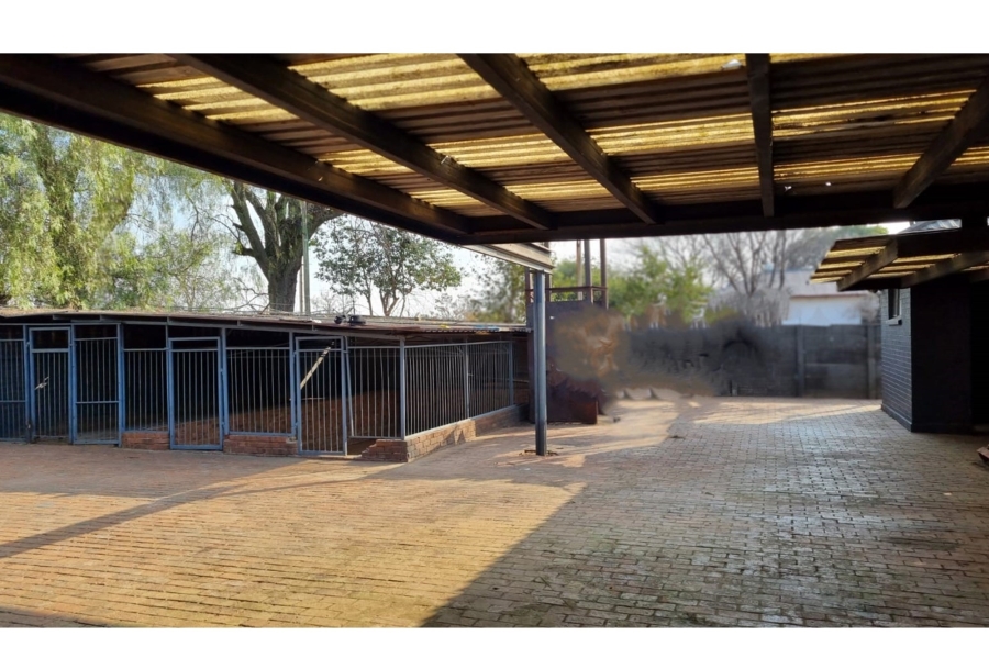 13 Bedroom Property for Sale in Petersfield Gauteng