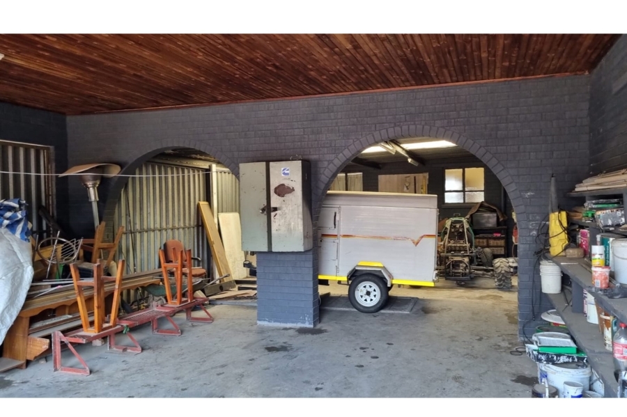 13 Bedroom Property for Sale in Petersfield Gauteng