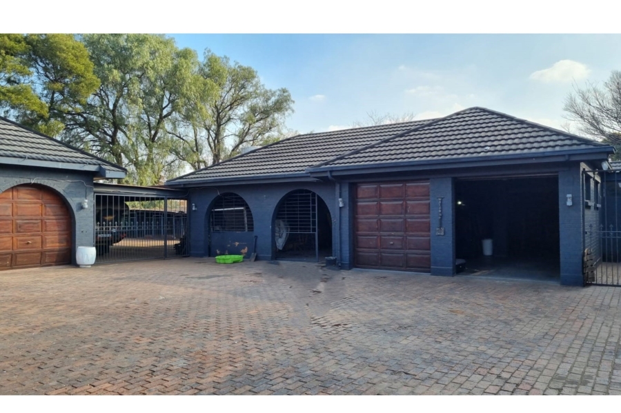 13 Bedroom Property for Sale in Petersfield Gauteng