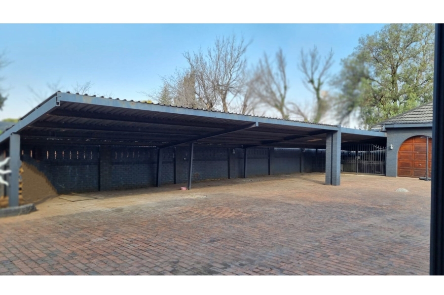 13 Bedroom Property for Sale in Petersfield Gauteng