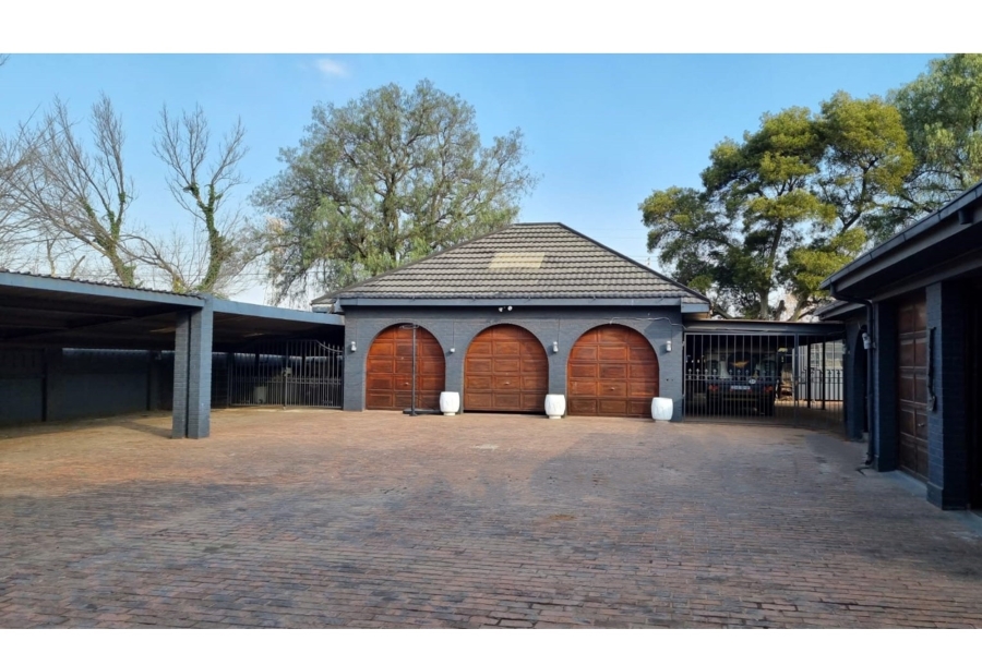 13 Bedroom Property for Sale in Petersfield Gauteng